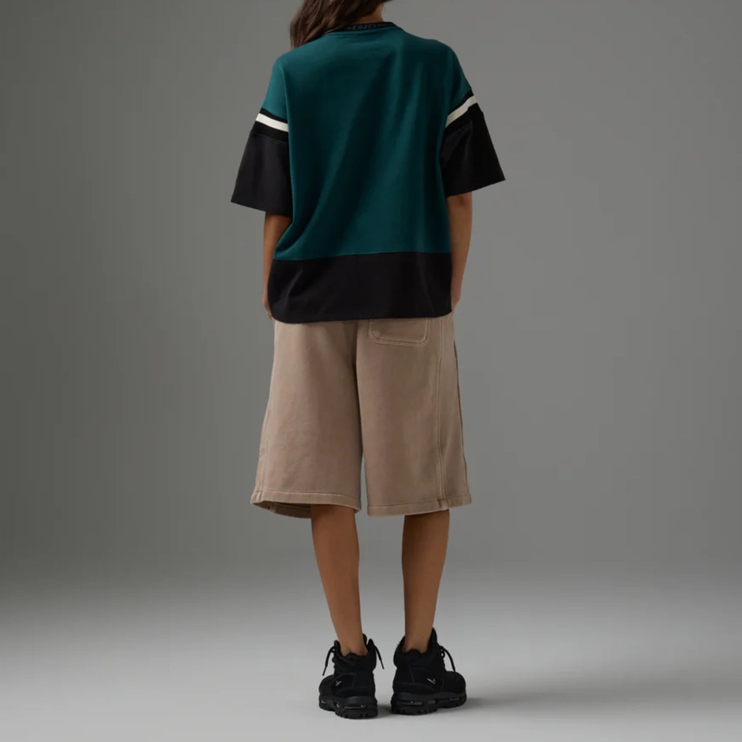 Undefeated Seamed Sweatshort Taupe